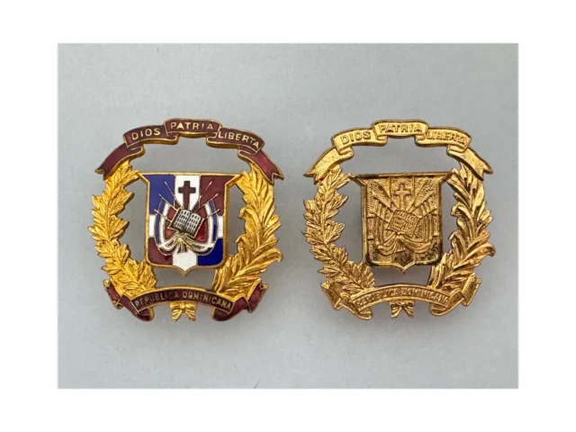 Juego de escudos para kepis del Ejército