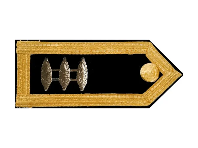 Capona negra de oficial subalterno