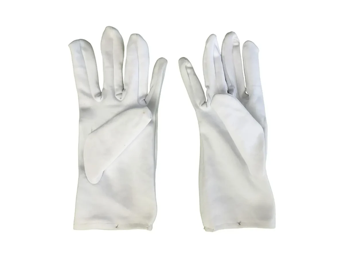 Guantes blancos