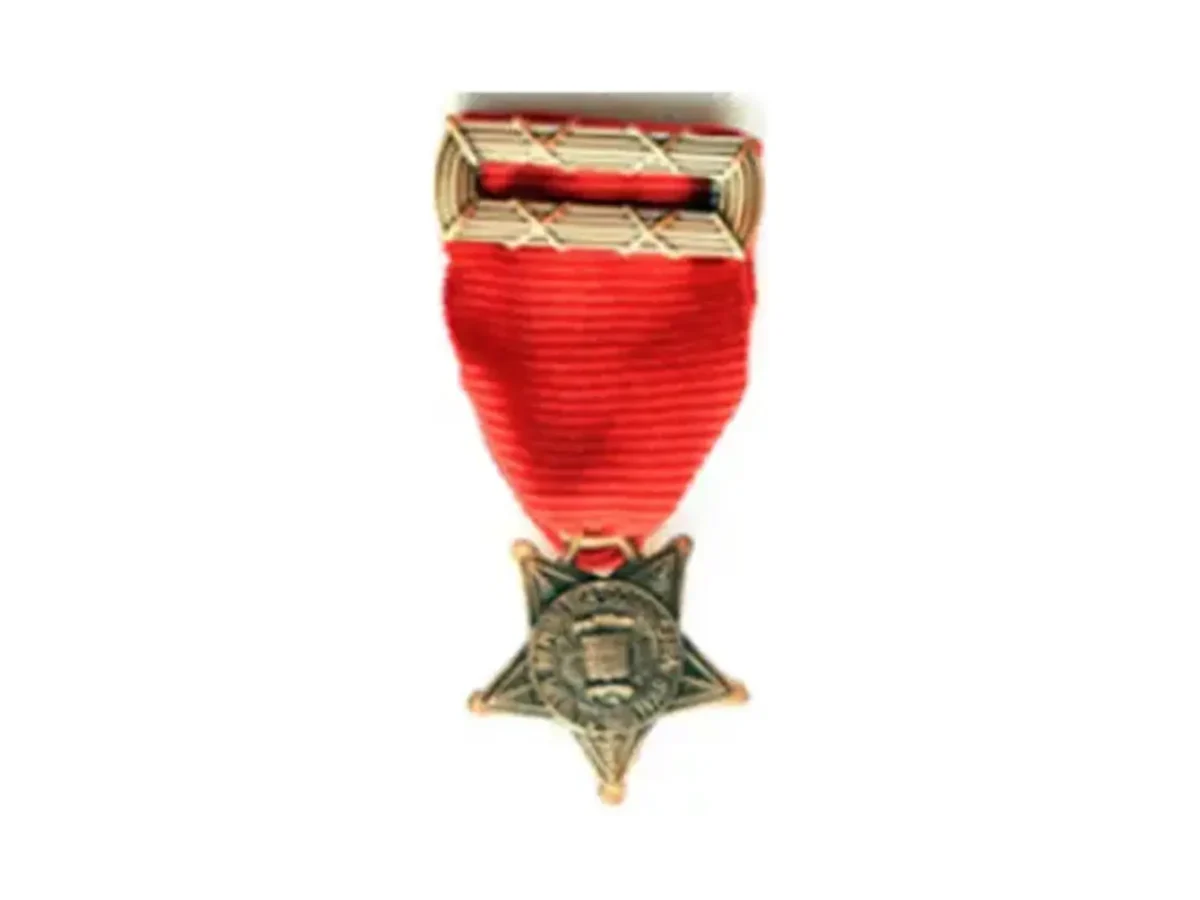 Mérito Militar — distintivo rojo