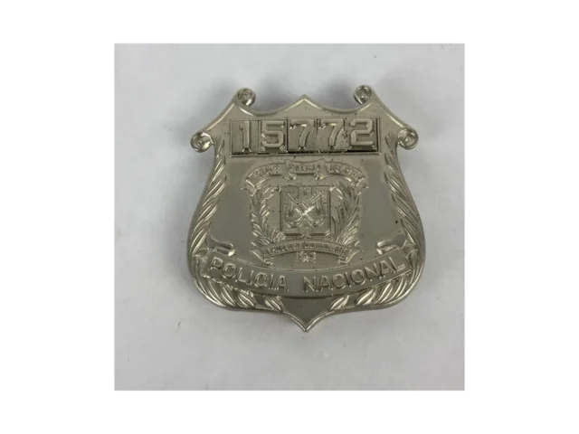 Placa metálica de la Policía Nacional